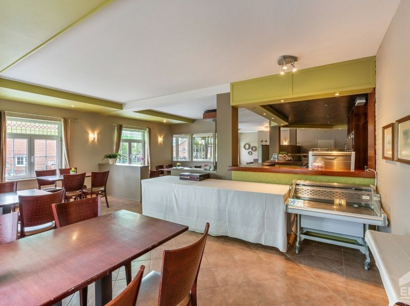 Te koop: B&amp;B met gelijkvloerse horecagelegenheid + aparte studio in Vrolingen (Wellen)Voor meer informatie ga naar https://www.era.be/nl/te-koop/welle