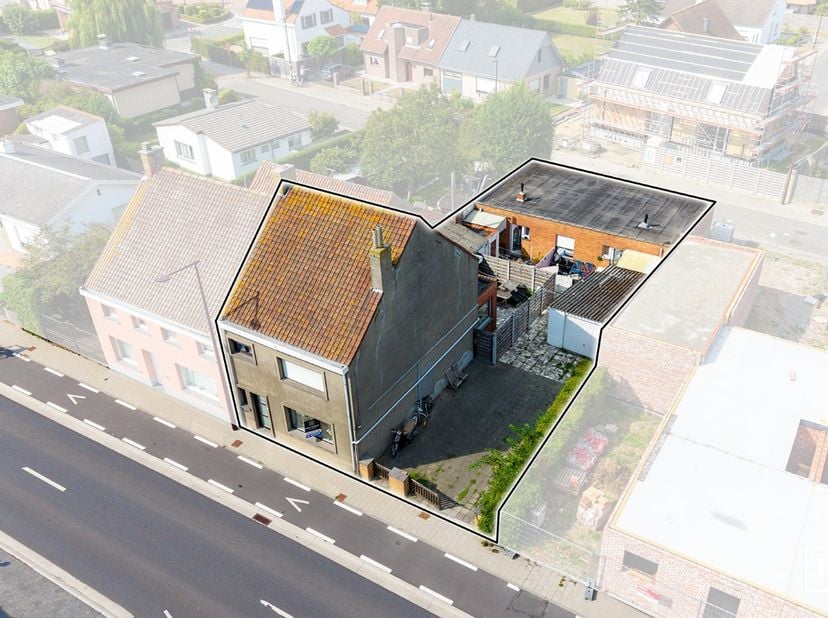 Cette offre comprend une maison située Grotestraat 86, comprenant 3 chambres à coucher, ainsi que 2 studios situés à l’arrière, chacun composé d’une p