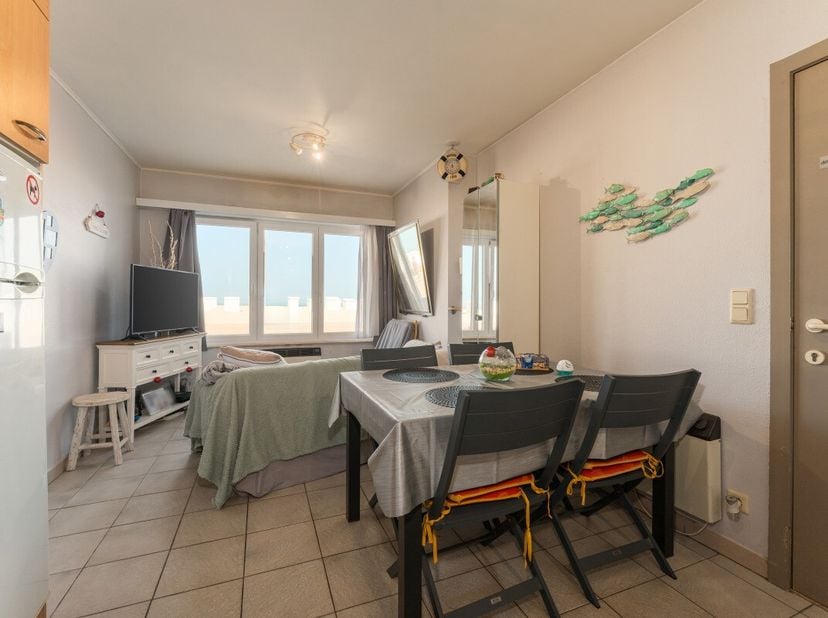 Appartement en rez-de-chaussée à vendre sur la digue à Coxyde  avec jardin orienté soleil et 2 chambres Idéalement situé sur la digue de Coxyde, ce ch