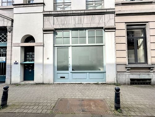                                         Bureaux à louer à Bruxelles, € 890
