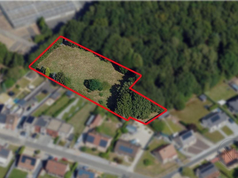 Terrain à vendre
                    à 3665 As