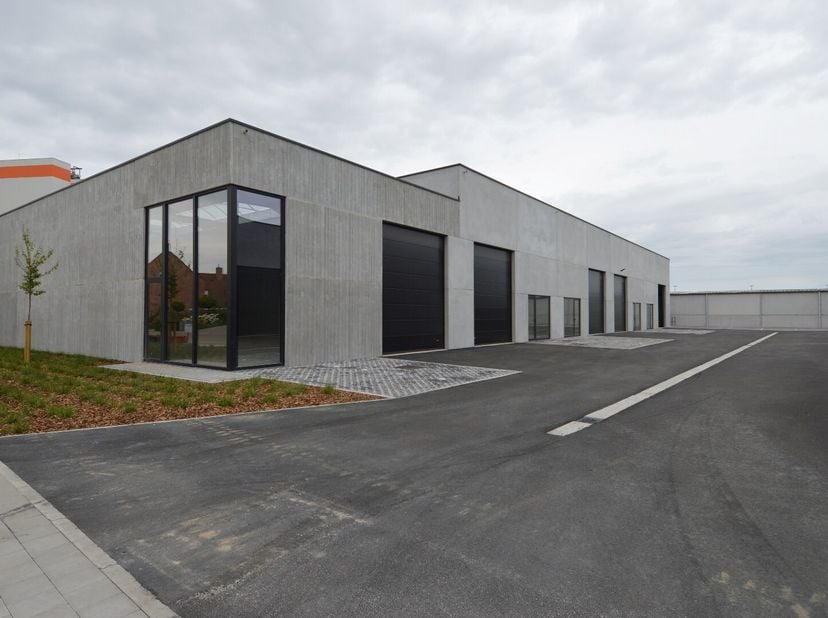 Bien professionnel à louer
                    à 8793 Sint-Eloois-Vijve