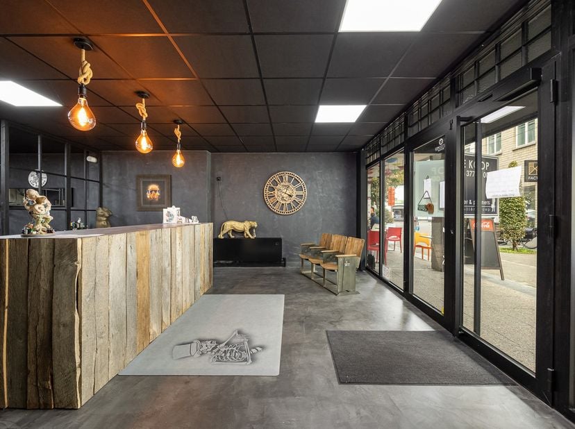 Bedrijfsvastgoed te koop in Kerkstraat 25 bus 2,
                    9220 Hamme