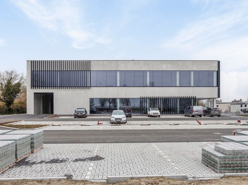 Bedrijfsvastgoed te huur in Ieperse Steenweg 127,
                    8630 Veurne