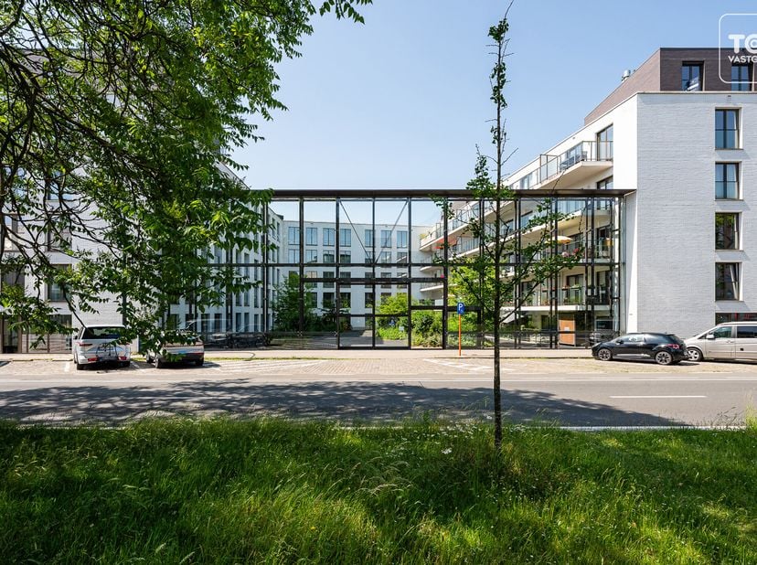 Deze serviceflat gelegen in de residentie Dunant Gardens heeft een fantastische ligging. Deze is verhuurd voor onbepaalde duur wat een gegarandeerd ja