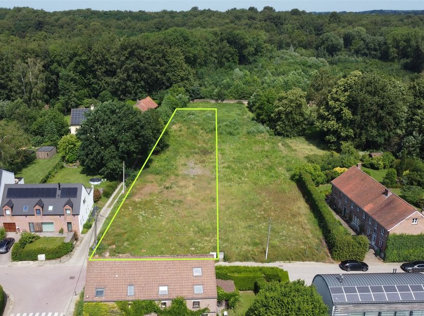 Terrain à bâtir unique et au calme, situé rue Hertswegenstraat à Tervuren, à vendre. La parcelle mesure 6 ares 40 ca et se trouve à proximité du centr