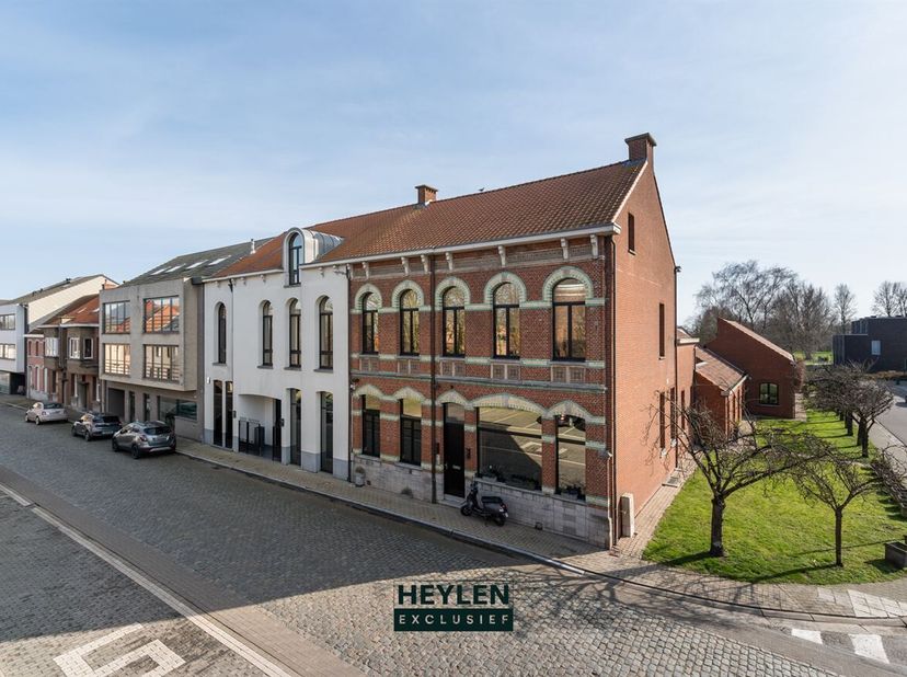 Dans le charmant centre du village de Meerdonk, le long du village de Meerdonk et de la Teerlingstraat, vous trouverez cette propriété exceptionnelle