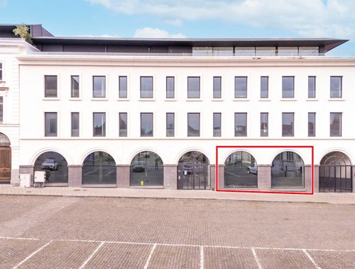                                         Kantoorgebouw te koop in Tournai, € 425.500
