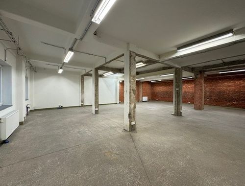                                        Bedrijfsgebouw te huur in Antwerpen, € 2.100
