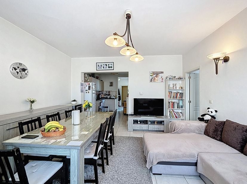 ANDERLECHT - REF: 87145657 - MOOI APPARTEMENT MET TWEE SLAAPKAMERS !!<br />
Gelegen op de tweede verdieping van een klein appartementencomplex bieden