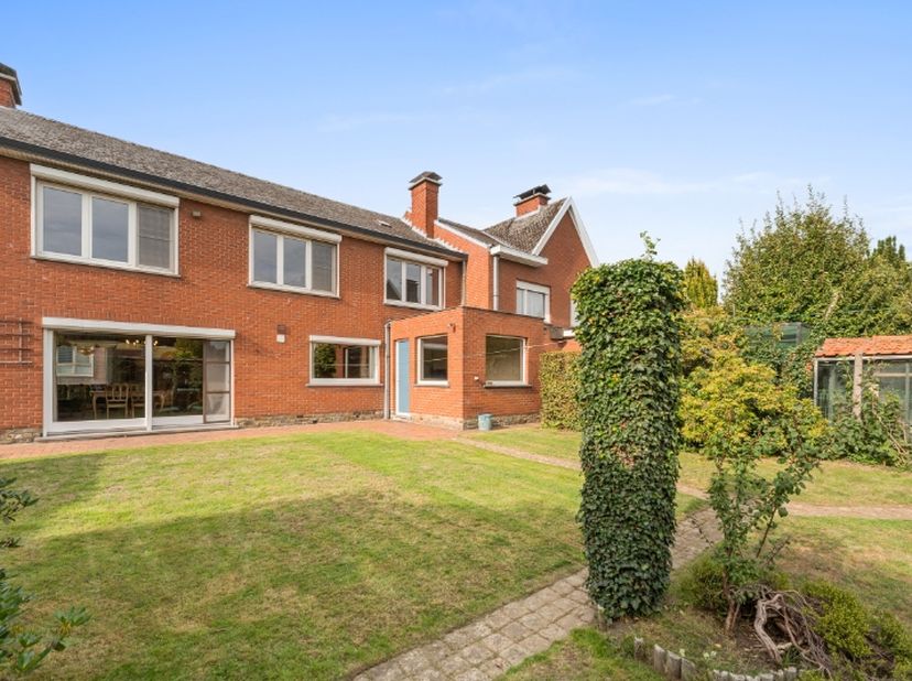 Huis te koop in Kleine Bruanestraat 6,
                    8800 Roeselare