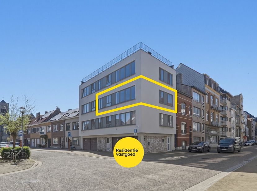 Ontdek dit volledig gerenoveerde appartement op de tweede verdieping, gelegen in het rustige en gegeerde Mariakerke, vlakbij zee en alle voorzieningen