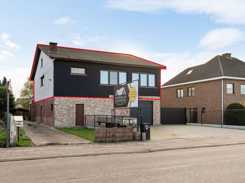 Openhuizendag op zaterdag 13 juni van 15u30 - 16u30<br />
Ruim duplex appartement  met 4 slpks, 4 buitengevels, groot terras, tuin en EPC B!<br />
Dit