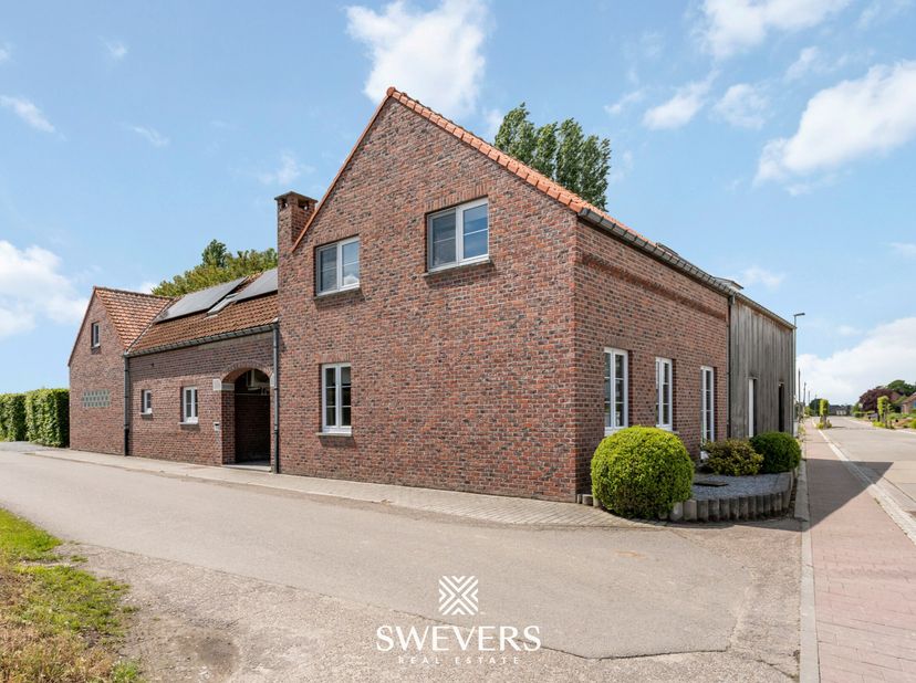 Voor meer info en fotos, surf naar www.swevers.be  Charmante halfopen bebouwing in het rustige Geetbets, waar ruimte, comfort en een instapklare afwer