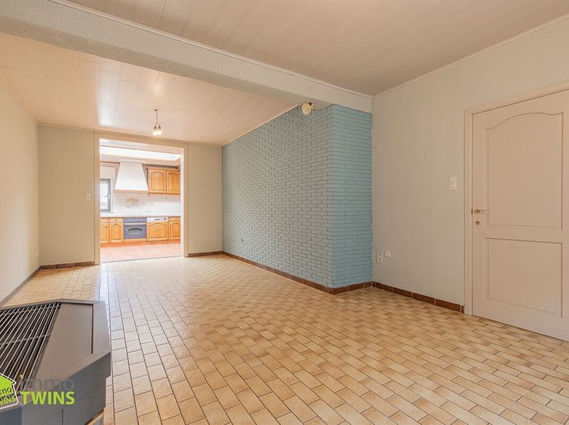 Leuke starters- gezinswoning met 3 slaapkamers, garage voor 3 auto's en gezellige tuin nabij centrum Appels<br />
Bent u op zoek naar een degelijk geb