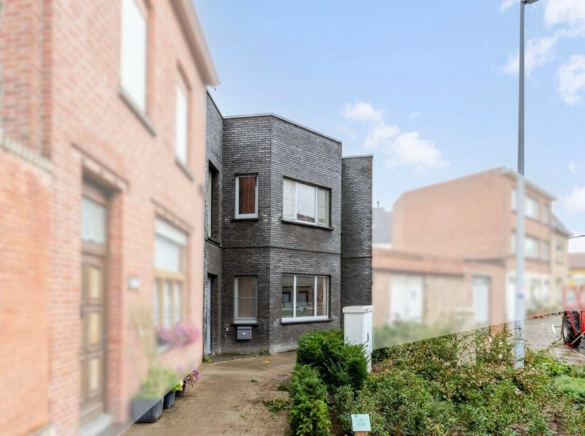Huis te koop in Dampoortstraat 115,
                    8310 Sint-Kruis