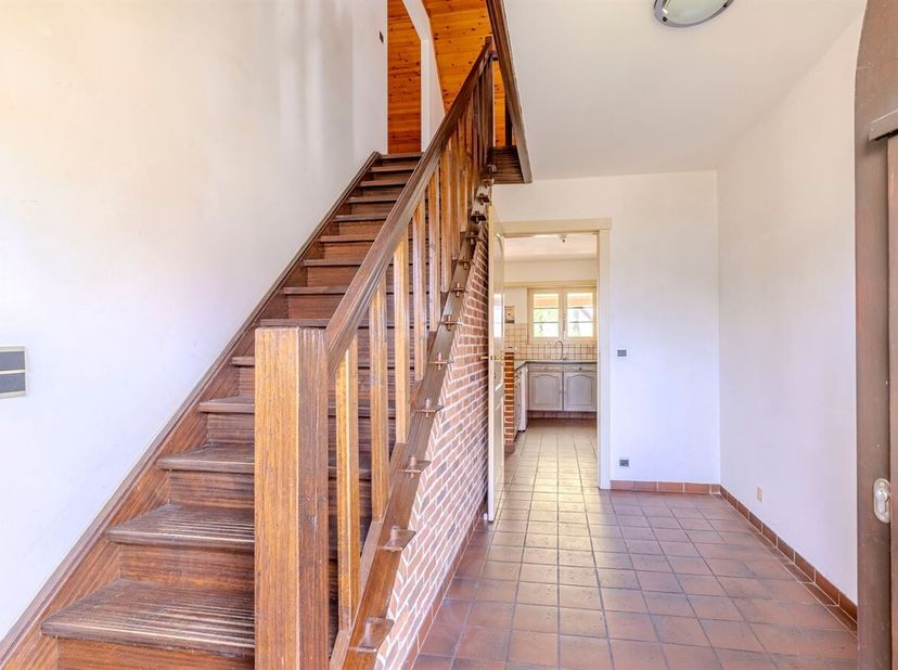 Ruime 4 slpk woning op 12a 94ca in Kasterlee<br />
Ligging: Gelegen nabij Kasterlee centrum en met alle faciliteiten(winkels, openbaar vervoer, schole
