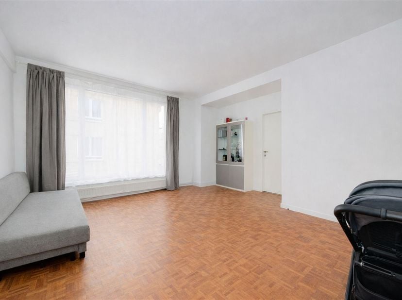Cet appartement bien entretenu est situé dans un endroit central, avec des magasins et des transports publics accessibles à pied. Le Stadspark, le cen