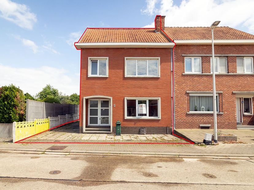 TE RENOVEREN WONING - <br />
<br />
Halfopen woning met tuin, sectie A nummer 502/MP0000 (04a 35ca), KI €589, deels woongebied met landelijk karkater