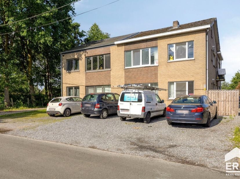Gelijkvloers 3 SLPK appartement op gunstige locatie in Geel Bent u op zoek naar een instapklaar appartement met een gunstige ligging in Geel? Dan is d