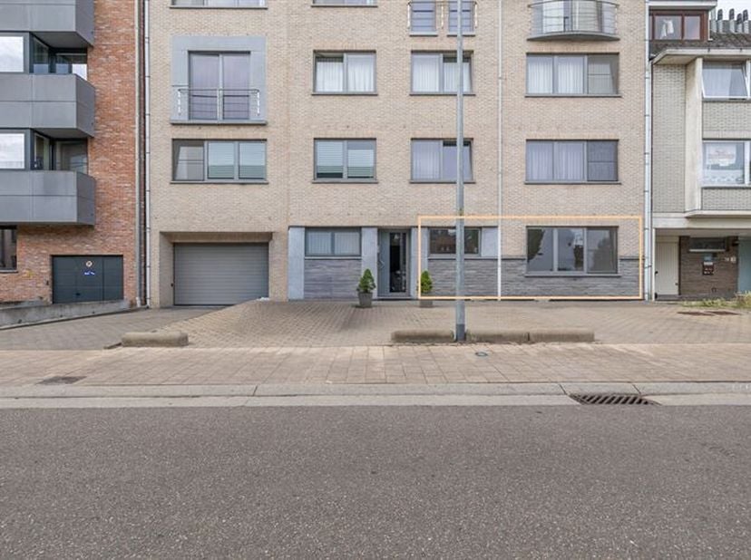 Dit aangename gelijkvloerse appartement bevindt zich op een uitstekende locatie in Aarschot, op wandelafstand van het station en dichtbij het gezellig