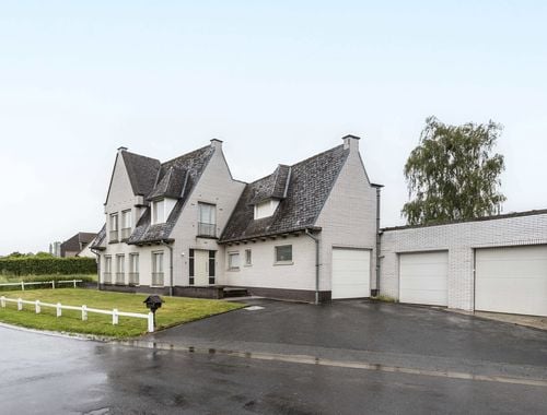                                         Villa à vendre à Renaix, € 299.000
