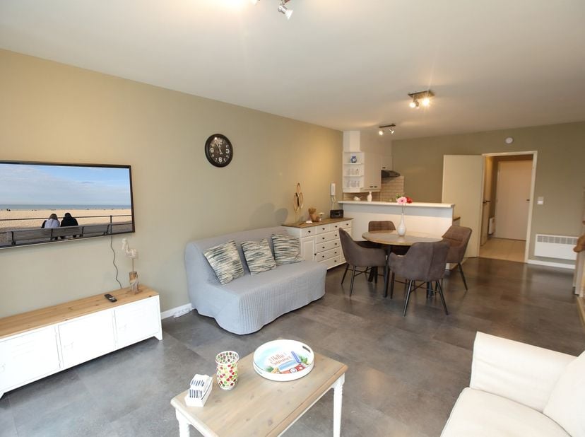 Deze studio is gelegen in de Residentie Strandweghe nabij de Zeedijk van Mariakerke-Oostende.<br />
Gemeenschappelijke kosten: slechts 26 €/maand.<br