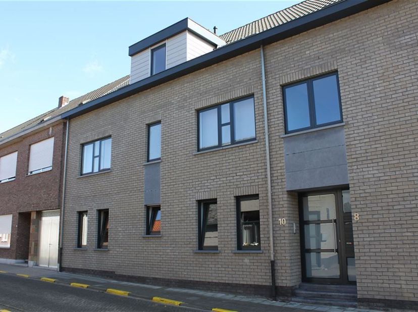LUMINEUS EN ENERGIEZUINIG APPARTEMENT MET 2 SLAAPKAMERS EN ZUID-GEORIËNTEERD TERRASJE.<br />
 2de verdieping - Ligging in een kleinschalige residenti