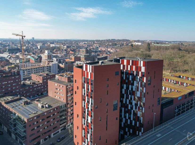 Deze praktische studentenkamer van 17m² bevindt zich op de 6de verdieping van residentie Waterview aan het Engels Plein te Leuven. Deze studentenresid