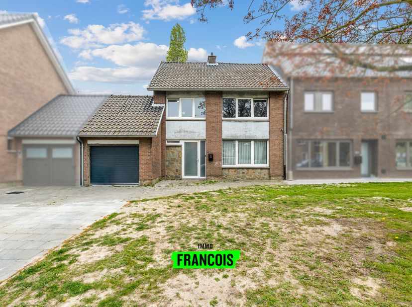 Cette habitation est située au calme dans un quartier résidentiel agréable, à proximité du centre de Bruges.<br />
L'agencement est pratique et compre