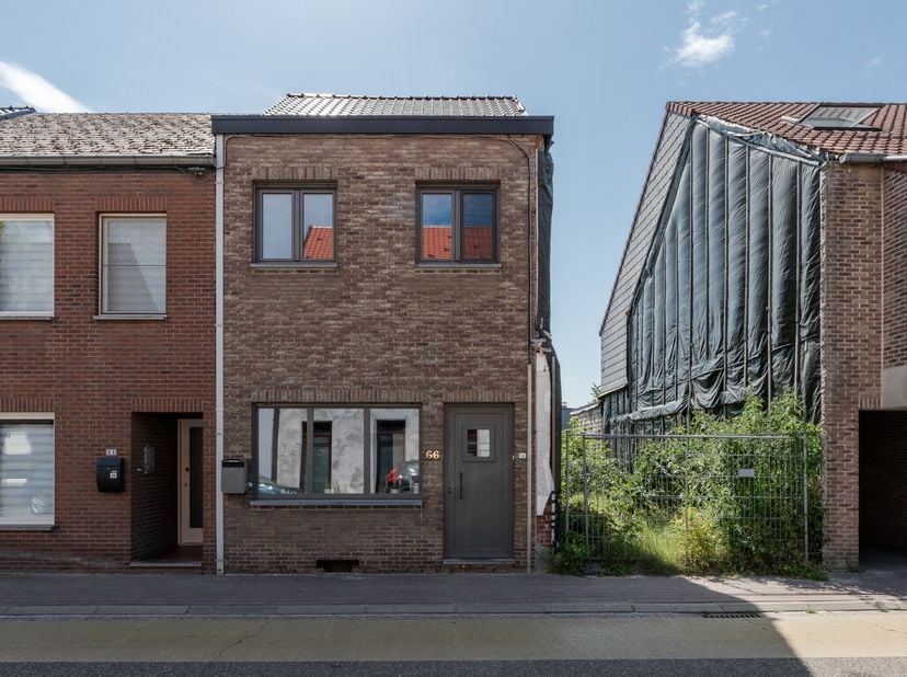 NIEUW TE KOOP in HAMONT:&amp;nbsp;&amp;nbsp;Charmante, eigentijds/reeds grotendeels gerenoveerde en energiecorrecte (EPC C) 3-4-slaapkamertussenwoning met ger