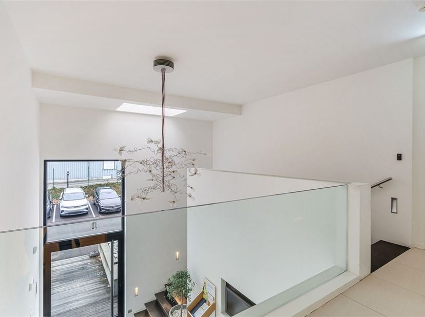 Instapklare, moderne kantoorruimte in Hasselt volledig of gedeeltelijk te huur!<br />
Ligging:<br />
Gelegen aan Hellebeemden 9A in Hasselt, vlakbij d