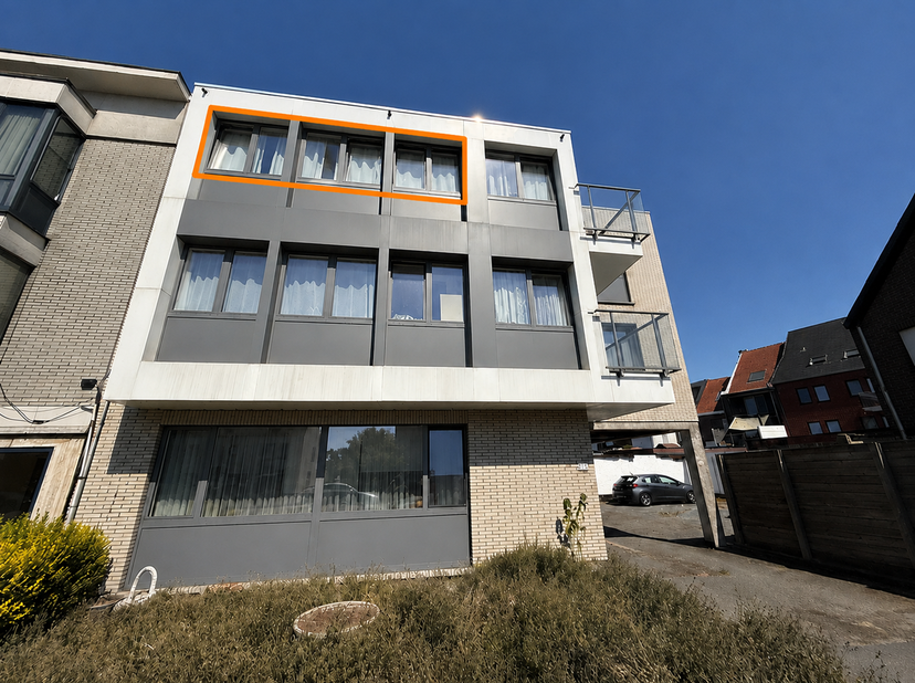 Dit mooi appartement bevindt zich op de 2e verdieping van een gebouw, zonder lift, gelegen op een boogscheut van AZORG Moorselbaan. Het appartement be