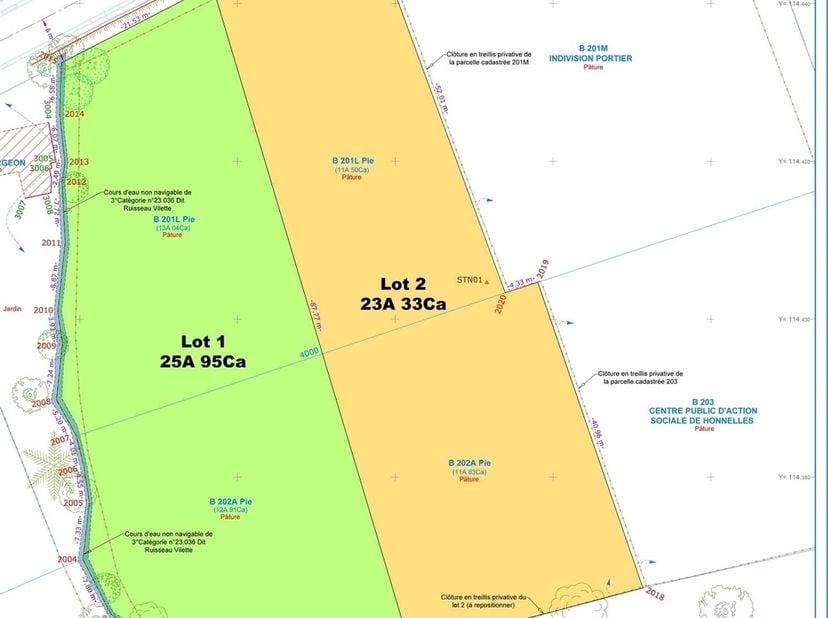 Terrain à bâtir de 25 ares 95 centiares. LOT 1 sur plan. <br />
<br />
Proposant 21 mètres de façade.<br />
<br />
Situé en zone à bâtir à caractè