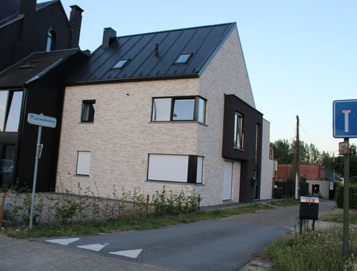                                         Appartement à vendre à Emblem, € 322.000
