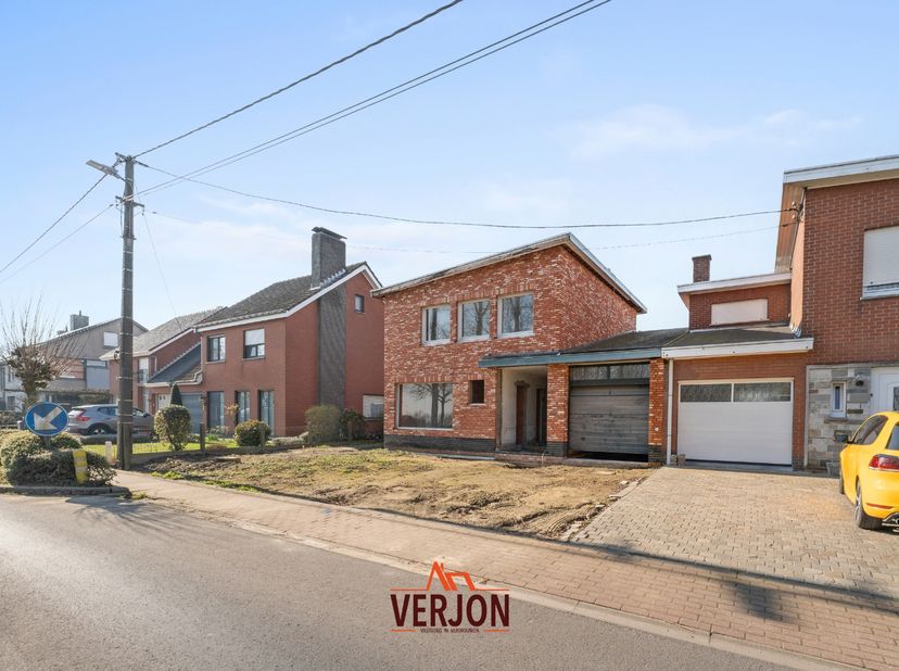 Kijkdag op 18/06/2026 van 18 tot 19 uur!<br />
<br />
Ontdek deze ruime, verder af te werken woning op een perceel van 612 m², ideaal voor wie zijn dr