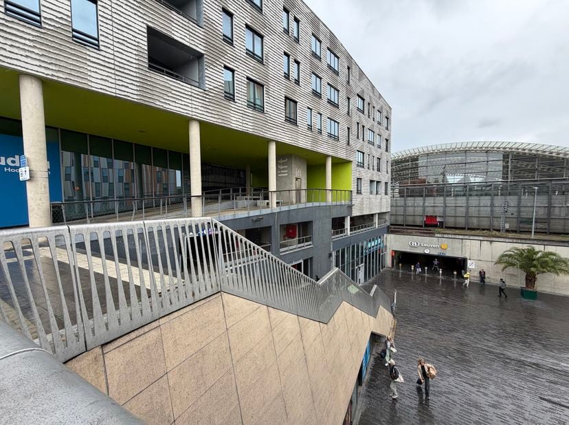 Parkeerplaats te koop op een uitstekende locatie vlak aan Station Leuven.<br />
De parking is gemakkelijk bereikbaar en vlot toegankelijk. Via de uitg