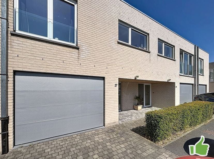 Superbe maison 4 chambres, comme neuve à Mouscron. Secteur calme, située dans une copropriété sécurisée. <br />
Composition : grand hall d'entrée avec