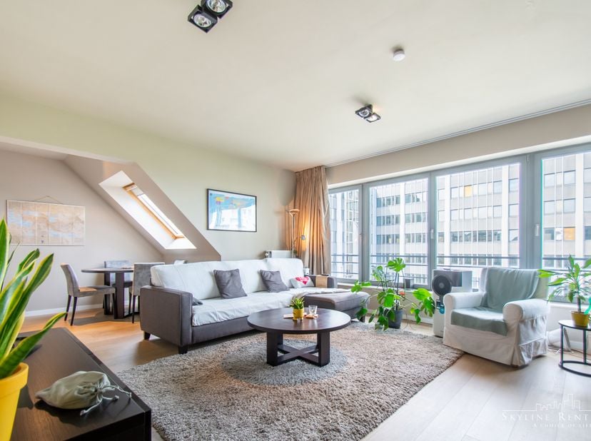 GP C6.6 - Prachtige gemeubelde penthouse, gelegen in een recent gebouw uit 2012, bestaande uit een inkomhal met apart toilet, een ruime woonkamer met