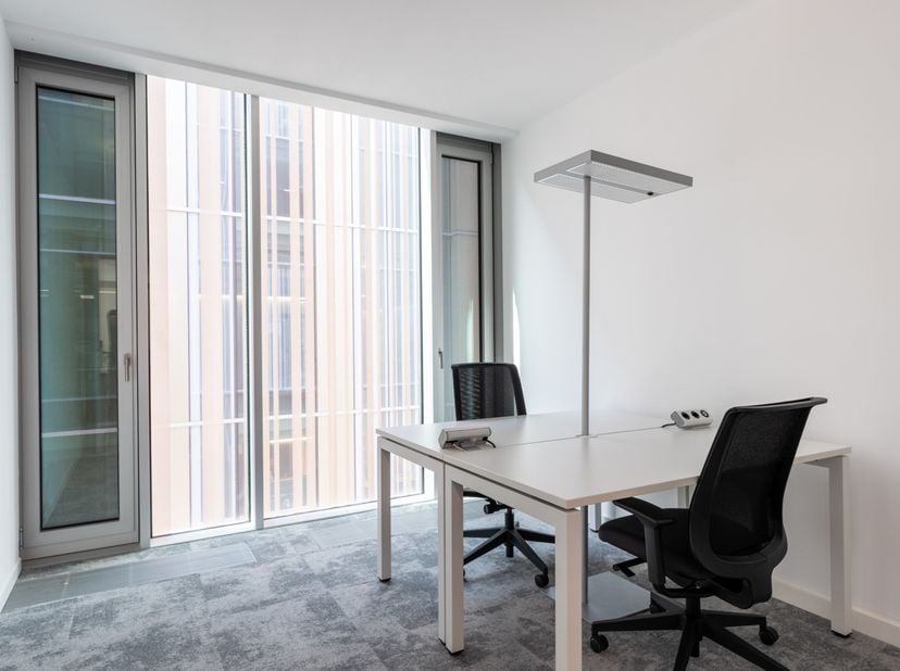 Volledig uitgerust privékantoor voor u en uw team in Regus Docks Bruxsel<br />
<br />
Dit aanbod omvat een eigen kantoorruimte met service voor 2 werk