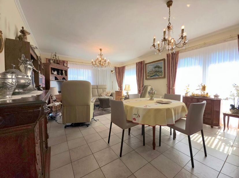 Op zoek naar een gezellig, zonnig appartement met een uitstekende ligging?<br />
an is dit charmante hoekappartement met zuidwestelijke oriëntatie zek