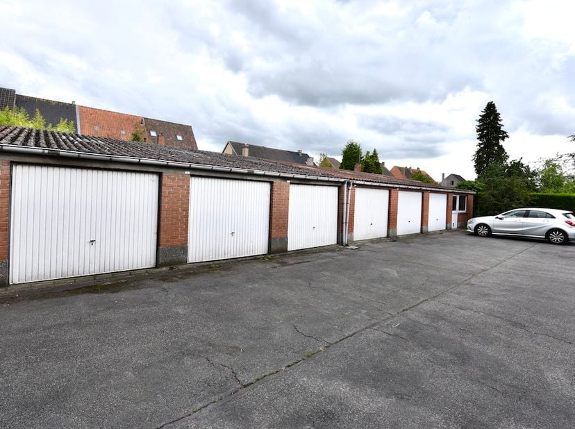 De centrale ligging en de grote vraag op die locatie naar degelijke garages te huur maakt deze eigendom heel attractief voor vastgoedbeleggers die een