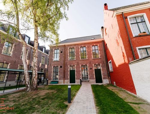                                         Triplex te koop in Gent, € 795.000
