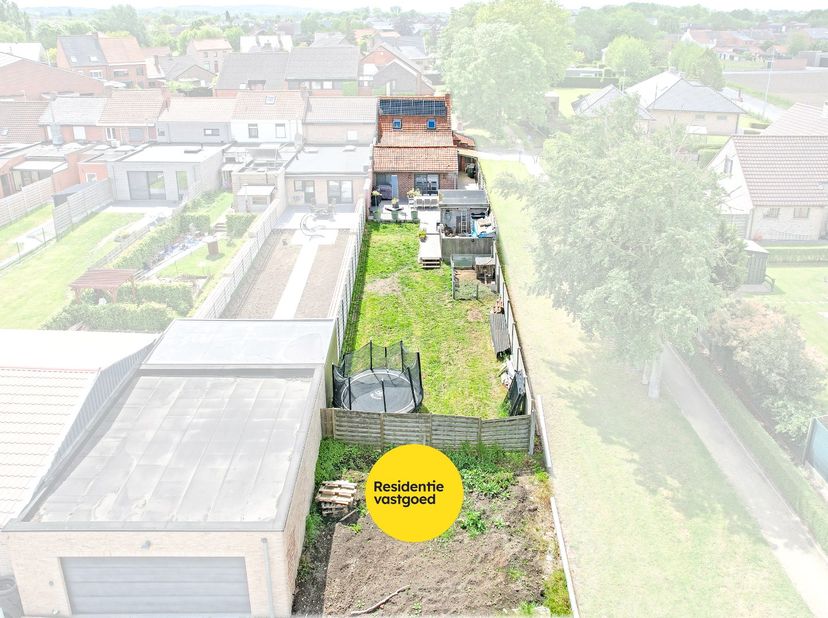 Charmante en verrassend ruime rijwoning op een perceel van 395 m² met tuin, energiezuinige voorzieningen en tal van mogelijkheden te centrum Poperinge