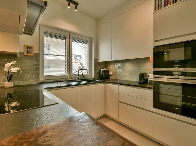 Welkom in Noordhof 22, een recente woning met hoogwaardige materialen en voorzien van alle hedendaags comfort. De woning beschikt over een EPC-label A