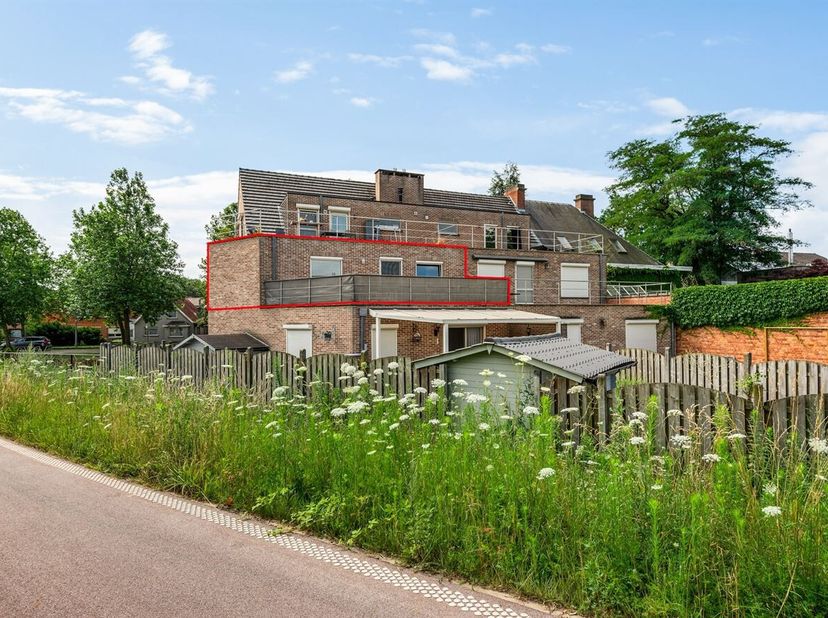 2-slaapkamerappartement met ruim terras in Herentals!<br />
Dit appartement uit 2004 voldoet aan de hedendaagse normen, verkeert in uitstekende staat