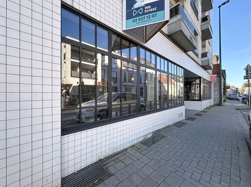 Bedrijfsvastgoed te koop in Waterloosesteenweg 925,
                    1180 Ukkel