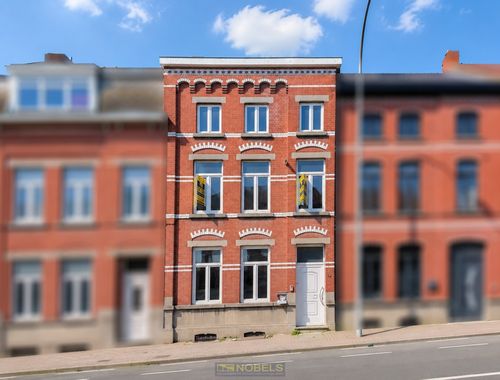                                        Maison de maître à vendre à Renaix, € 310.000
