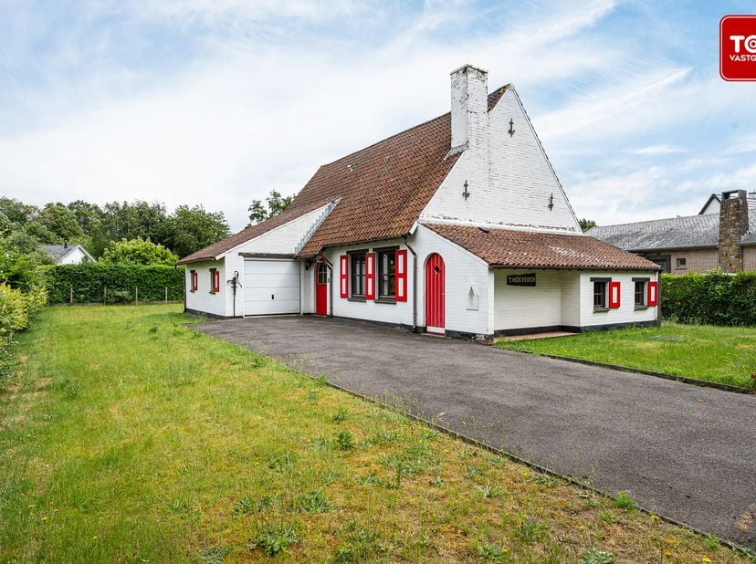 Charmante hoeve met karakter op een toplocatie in Drongen<br />
In een bijzonder rustige en gegeerde woonwijk in Drongen bevindt zich deze authentieke
