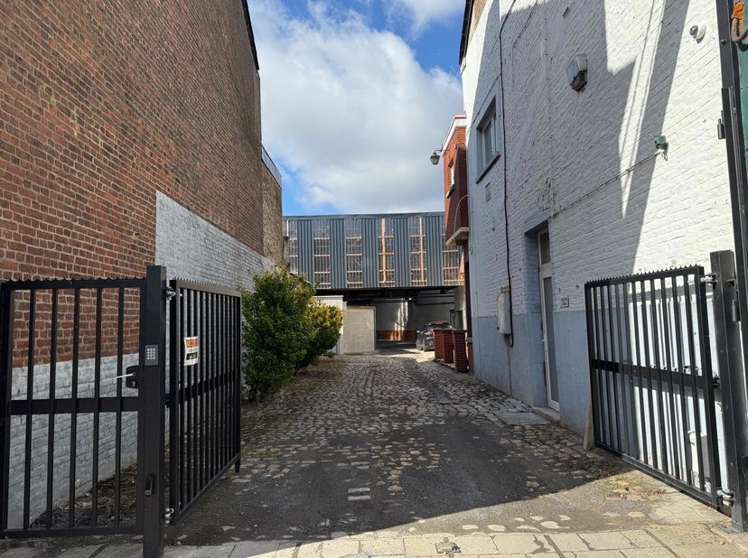 La Louvière - à vendre dans le centre ville et dans le centre de ville un entrepôt (lot n°6) de 32 m2 entièrement rénové idéal pour investisseur.<br /